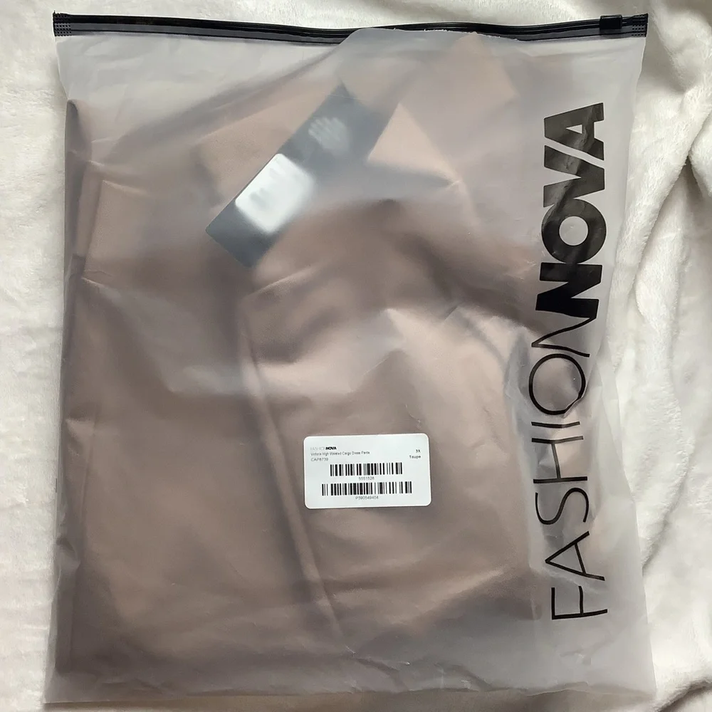 FASHION Nova NWT 2X 3X Taupe Cargo Victoria High Waisted Dress Pants (T06.8)